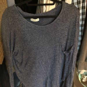 Very comfy, thin sweater - good condition
